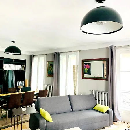 With 2 Bedrooms In With Balcony And Wifi Apartment