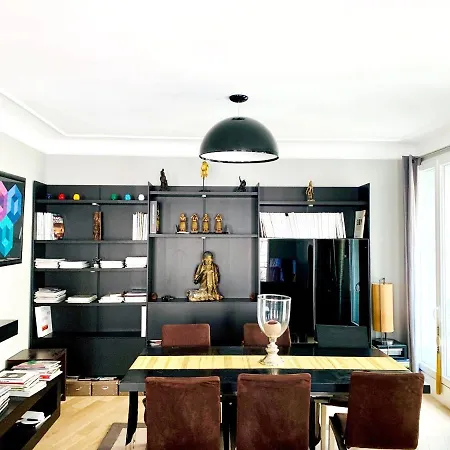 With 2 Bedrooms In With Balcony And Wifi Paris